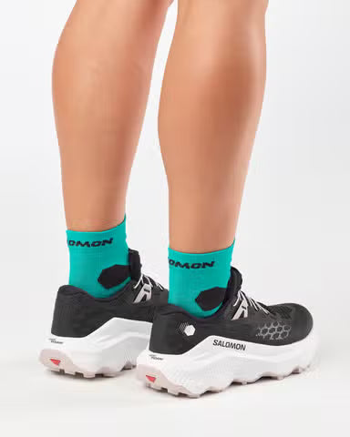 ULTRA GLIDE 4 Black / White / Silver Cloud